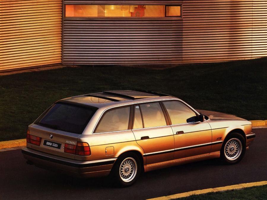  BMW 530i Touring 1992 года  (фото 1 из 2)